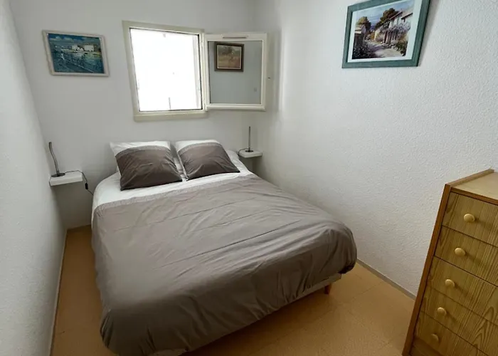 Appartement 1 Chambre, Avec Loggia Et Vue Sur Le Port Olona